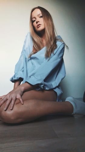 Alina OnlyFans jong 3